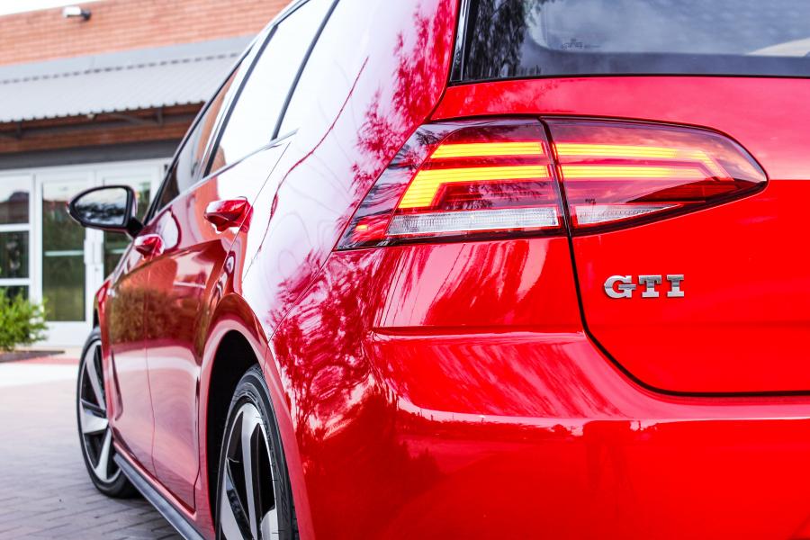 Детали экстерьера Volkswagen Golf GTI 5-Door (Typ 5G) 2017 года  (NA) (фото 24 из 41)